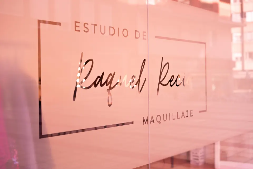 Logotipo del Estudio de maquillaje Raquel Recio