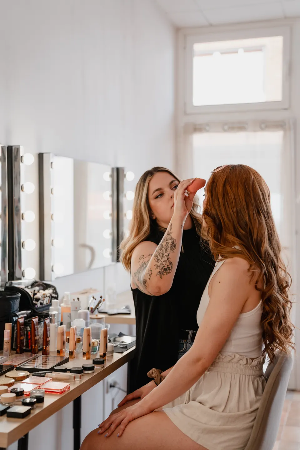 Maquillaje y peinado de invitada en el estudio de Raquel Recio
