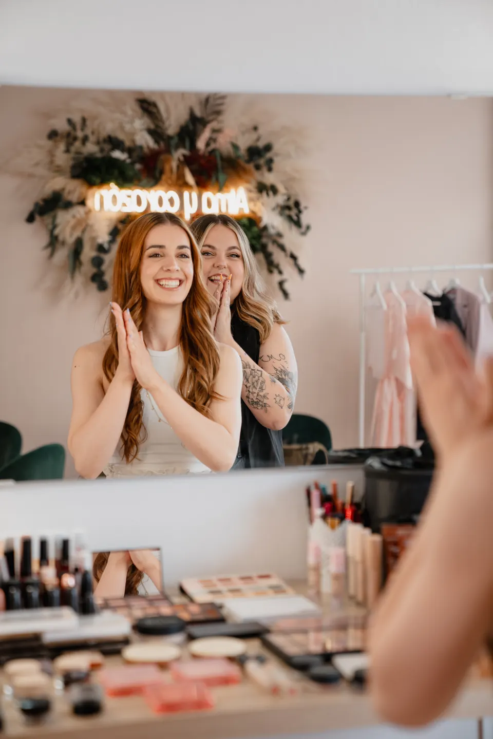 Maquillaje y peinado de invitada en el estudio de Raquel Recio