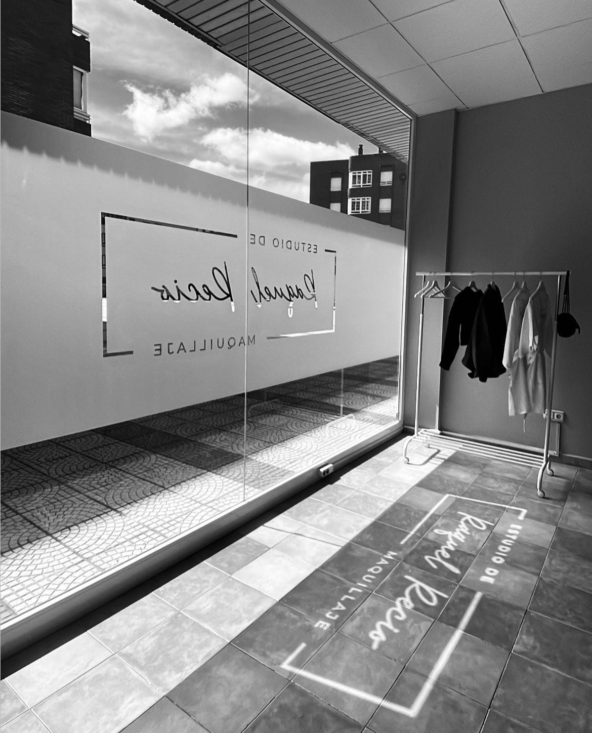 estudio-maquillaje-raquel-recio escaparate de Estudio de maquillaje Raquel Recio