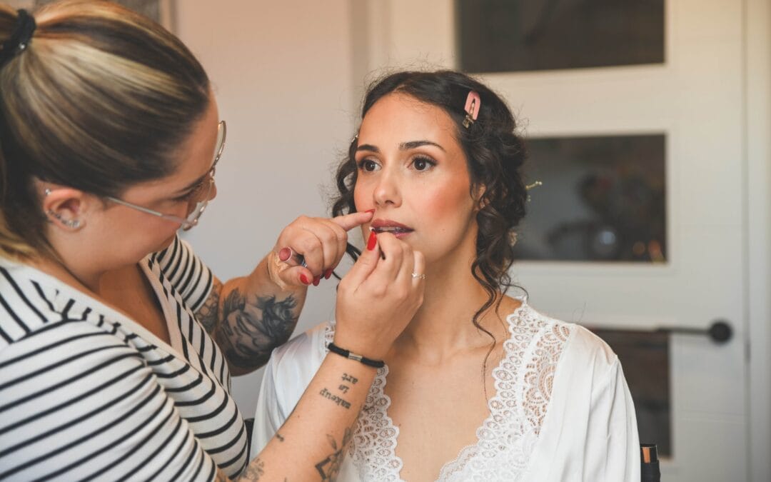 Productos imprescindibles para retocar tu maquillaje en eventos